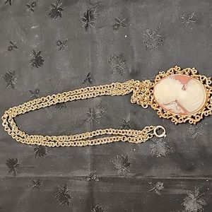 Vtg Cameo Lady Peach Gold Tone Necklace